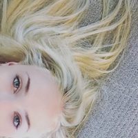 Sophie Turner muestra su nuevo color de pelo