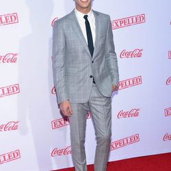 Cameron Dallas en traje