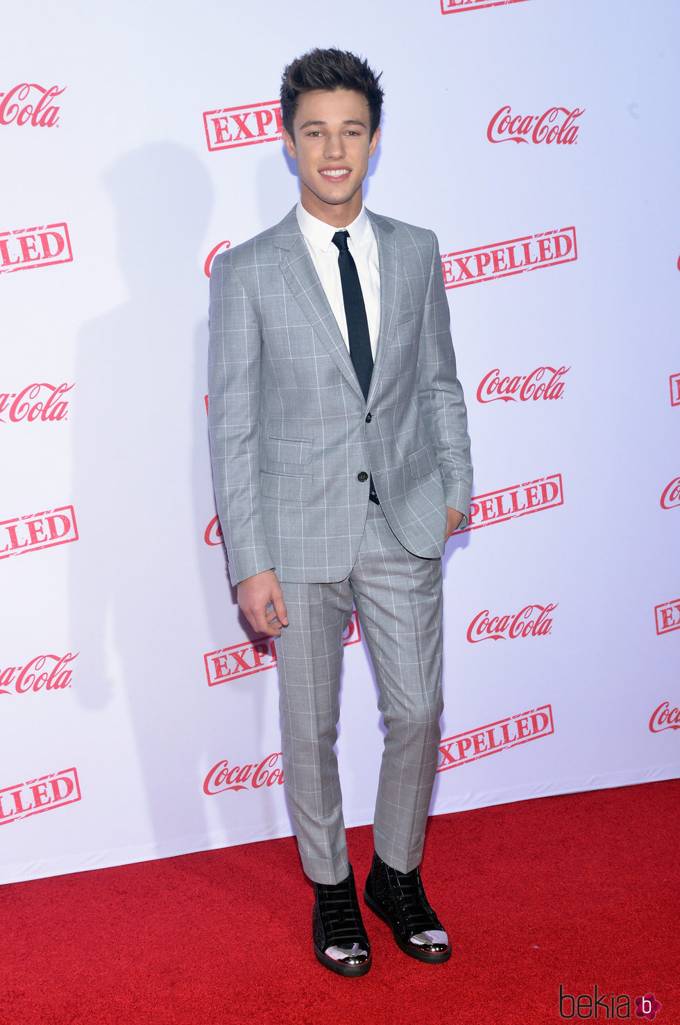 Cameron Dallas en traje