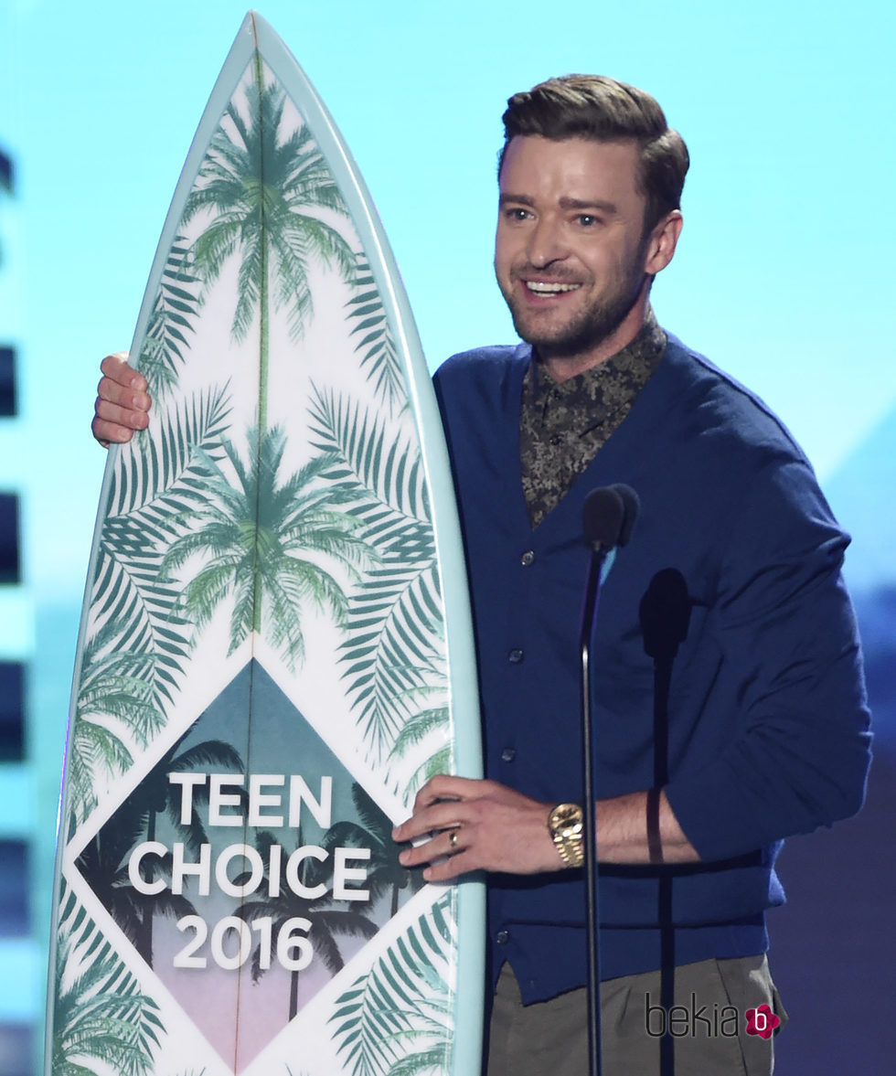 Justin Timberlake recoge su premio en los Teen Choice Awards 2016