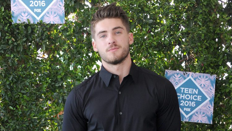 Cody Christian en los Teen Choice Awards 2016