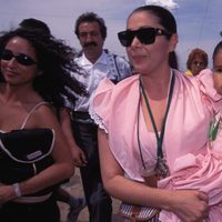 Isabel Pantoja con su hija Chabelita cogida en la Romería de El Rocío