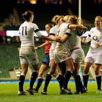 Las jugadoras de Rugby Inglés celebran su victoria