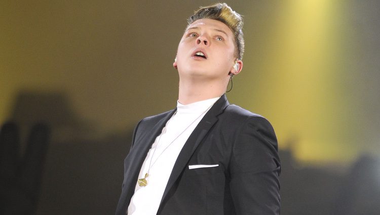 John Newman dando un concierto