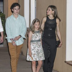 Froilán, la Infanta Sofía y la Reina Letizia de cena en Mallorca