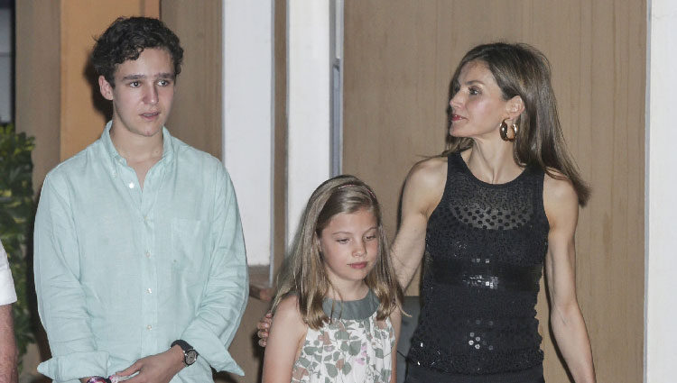 Froilán, la Infanta Sofía y la Reina Letizia de cena en Mallorca