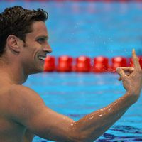 Luca Dotto, feliz en la piscina tras terminar una competición