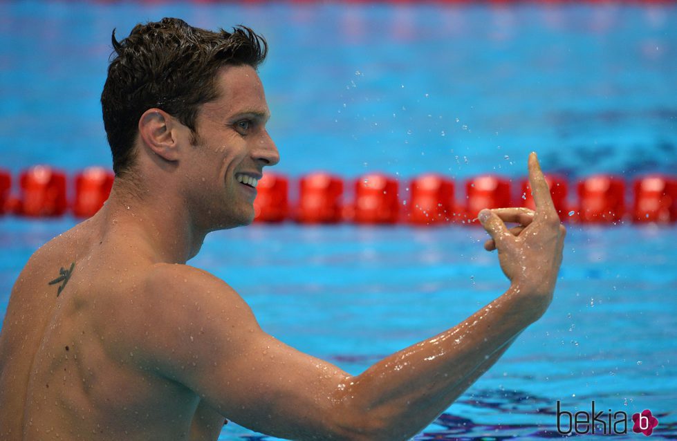 Luca Dotto, feliz en la piscina tras terminar una competición