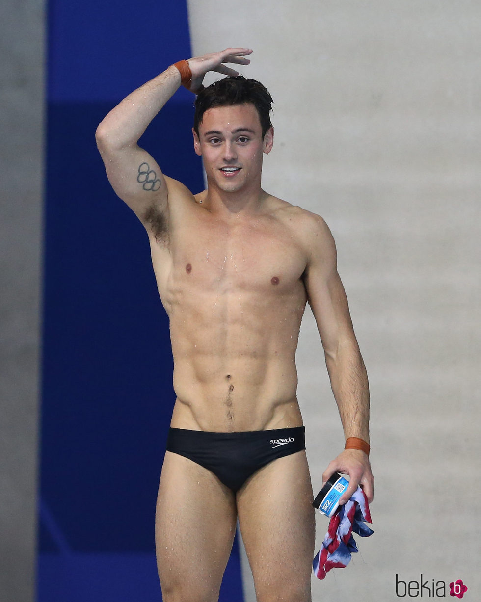 Tom Daley tras la competición europea de saltos