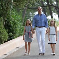 El Rey Felipe VI y la Reina Letizia con sus dos hijas en el posado de verano 2016 en Mallorca