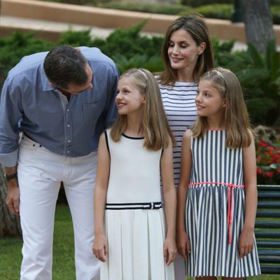 Los Reyes Felipe VI y Letizia en el posado de verano 2016 en el palacio de Marivent