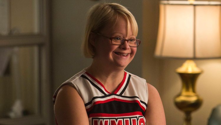 Lauren Potter interpretando a Becky Jackson