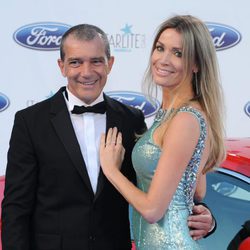 Antonio Banderas junto a su pareja Nicole Kimpel en la Gala Starlite 2016