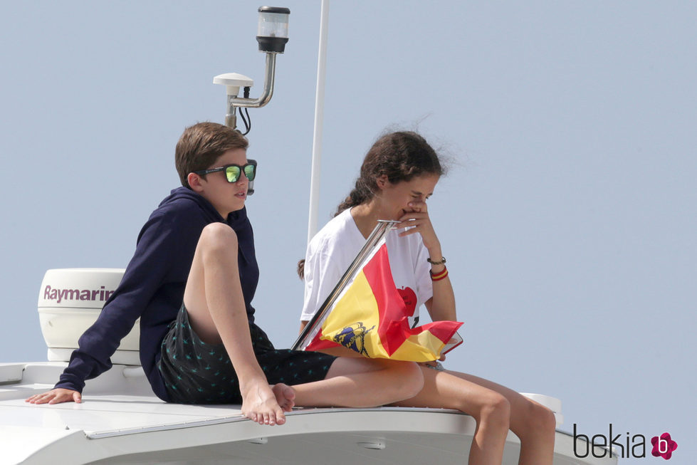 Pablo Urdangarín y Victoria Federica navegando en Palma de Mallorca