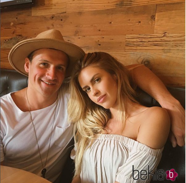 Ryan Lochte con Kayla Rae Reid el día de su cumpleaños