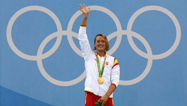 Mireia Belmonte con la medalla de oro de los 200 metros mariposa en Rio 2016