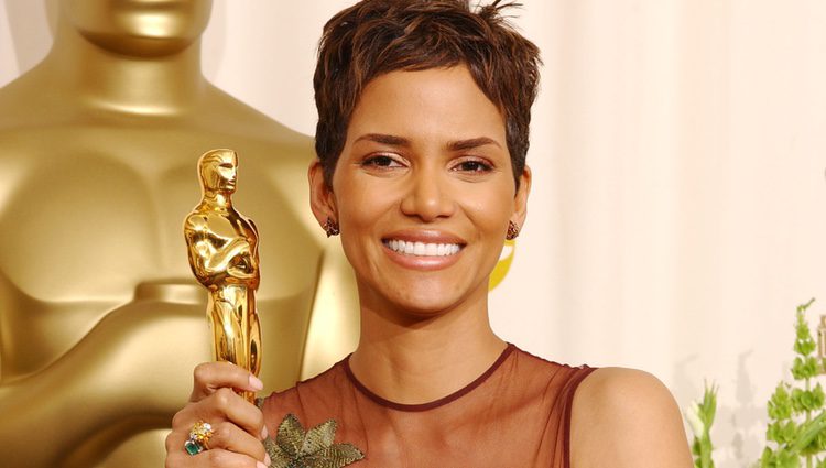 Halle Berry, con su Óscar por 'Monster's Ball'