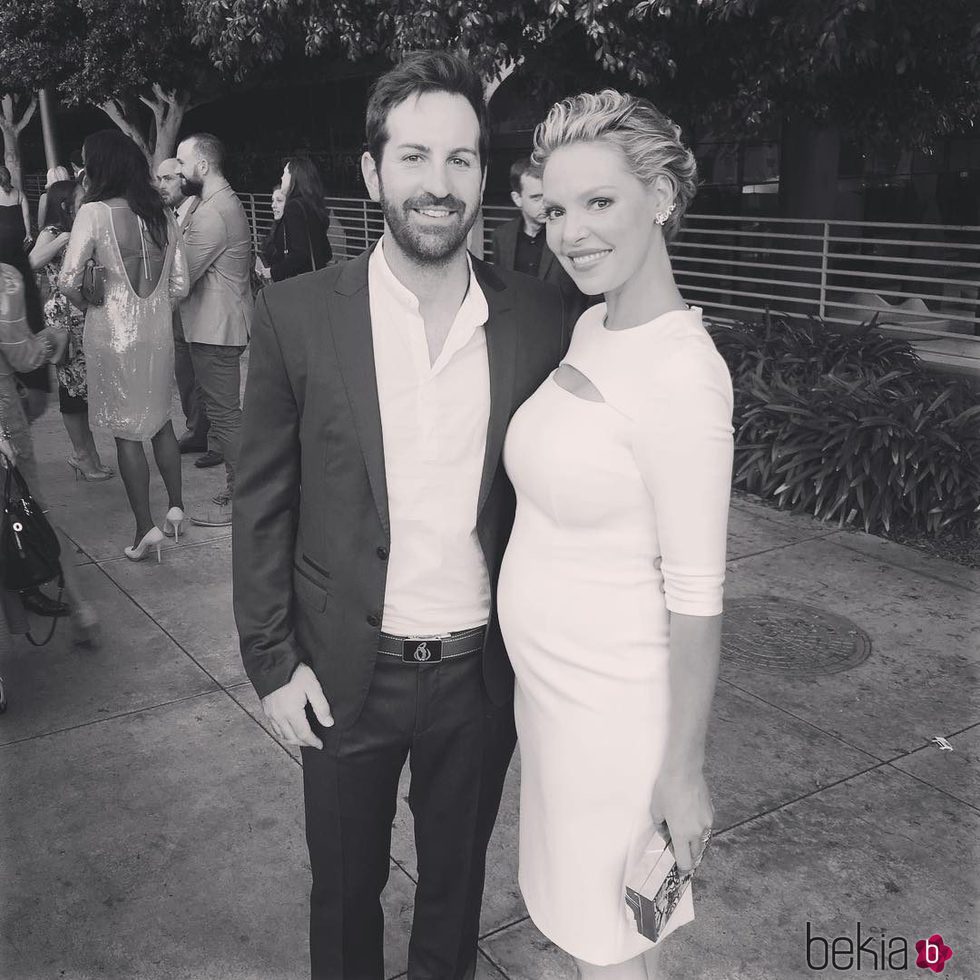 Katherine Heigl y Josh Kelley en una fiesta de la CBS