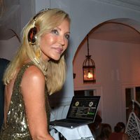 Carmen Lomana de Dj en una fiesta en Marbella