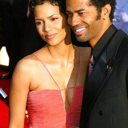 Halle Berry y Eric Benet en unos premios en marzo de 2003