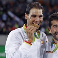 Rafael Nadal y Marc lópez tras ganar un oro olímpico en Río 2016