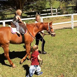 Elsa Pataky disfrutando de un apasionante día con sus hijos