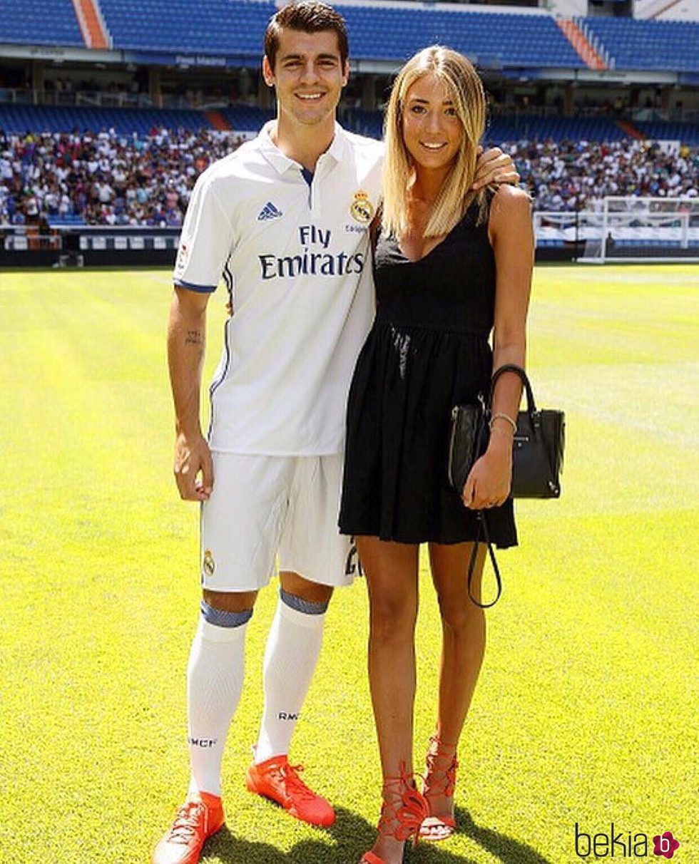 Álvaro Morata y su novia en la presentación del jugador