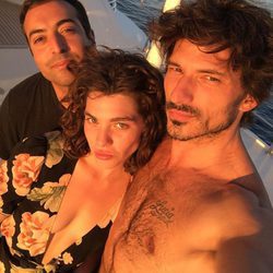 Andrés Velencoso, su nuevo romance Steffy Argelich y un amigo