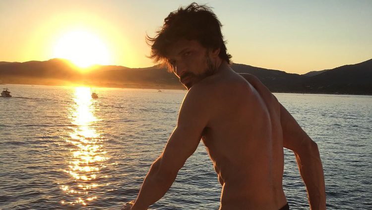 Andrés Velencoso luce cuerpazo durantte sus vacaciones en Saint Tropez