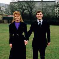 El Príncipe Andrés y Sarah Ferguson cuando eran jóvenes