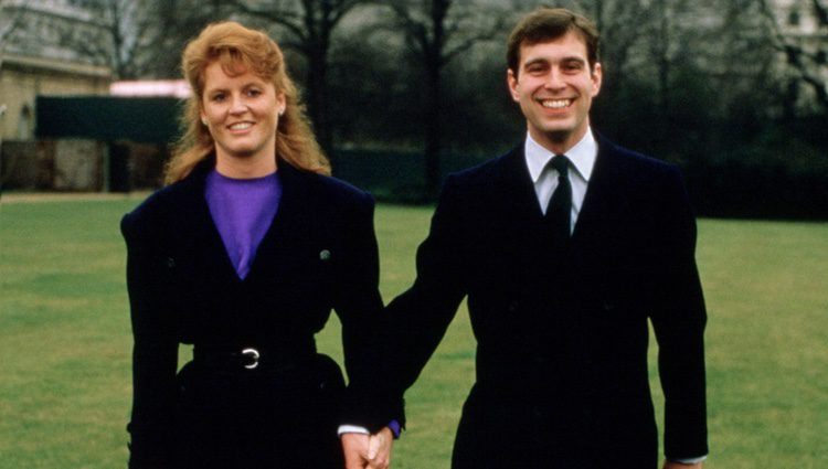 El Príncipe Andrés y Sarah Ferguson cuando eran jóvenes