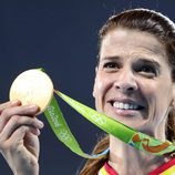 Ruth Beitia con su medalla de oro en Rio 2016