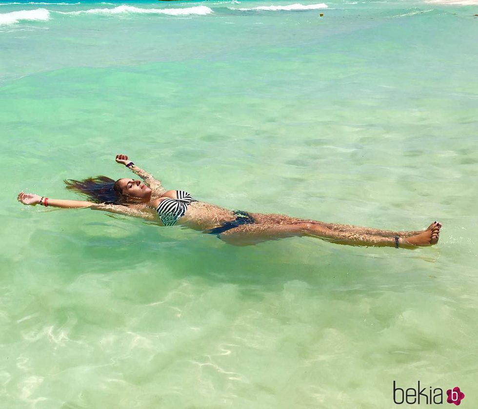 Anabel Pantoja en el mar