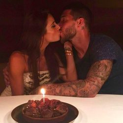 Sergio Ramos y Pilar Rubio besándose para celebrar sus 4 años juntos