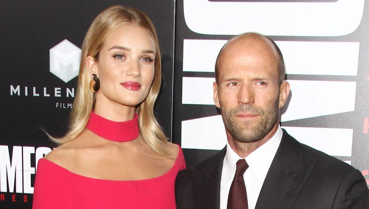 Jason Statham y Rosie Huntingon Whiteley  en el estreno de 'Mechanic: Resurrection'