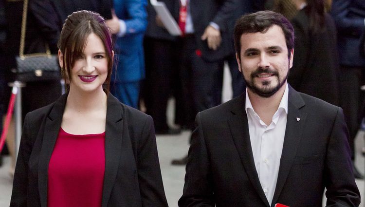 Aberto Garzón y Anna Ruiz en una cena de 'El País'