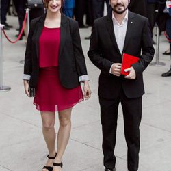 Aberto Garzón y Anna Ruiz en una cena de 'El País'