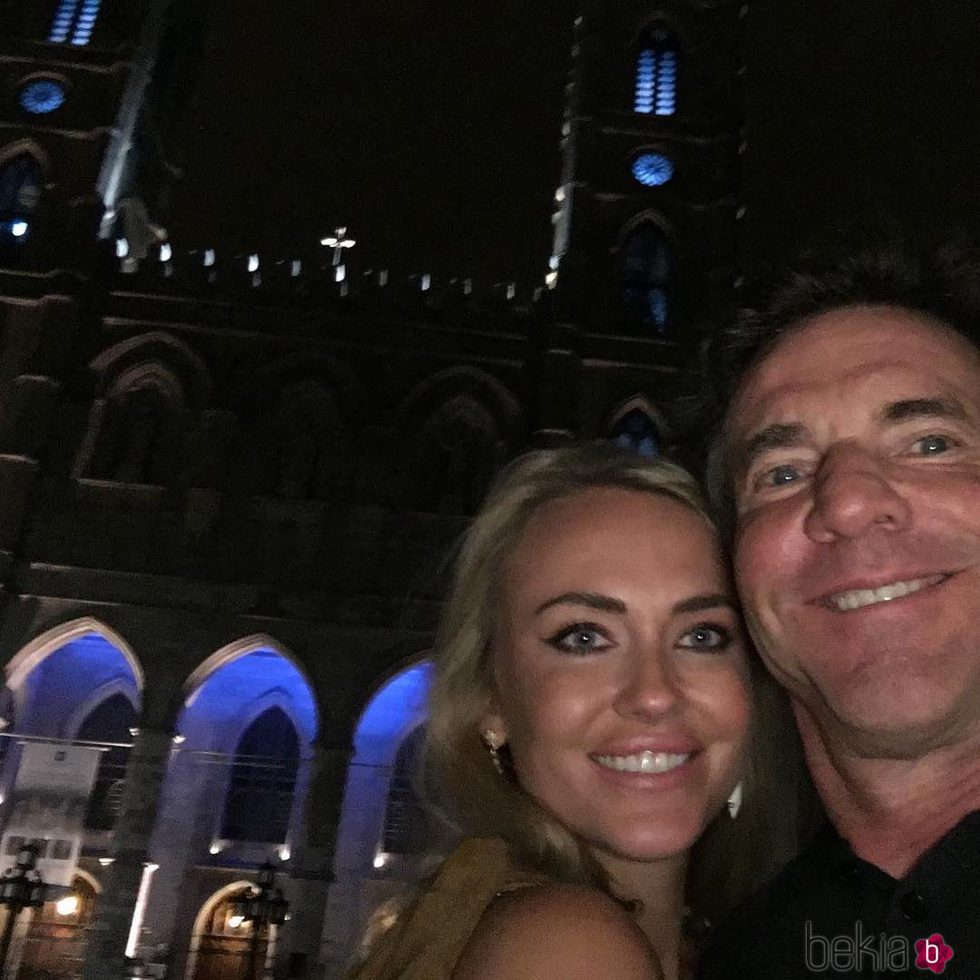 Dennis Quaid y Santa Auzina visitan Notredame