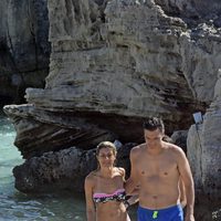 Pedro Sánchez con el torso desnudo junto a Begoña Gómez en Ibiza