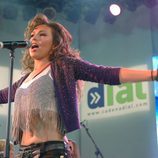 Thalía actuando para cadena Dial