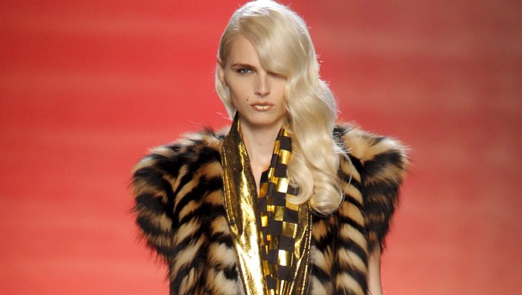 Andreja Pejic desfilando para Jean-Paul Gaultier