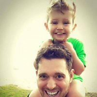 Michael Bublé con su hijo mayor Noah