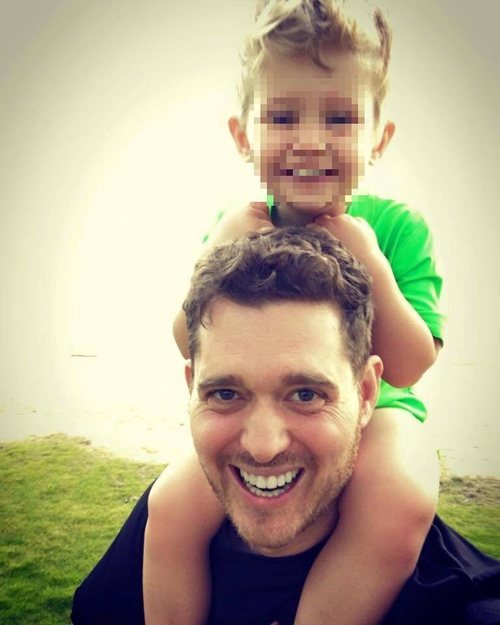 Michael Bublé con su hijo mayor Noah