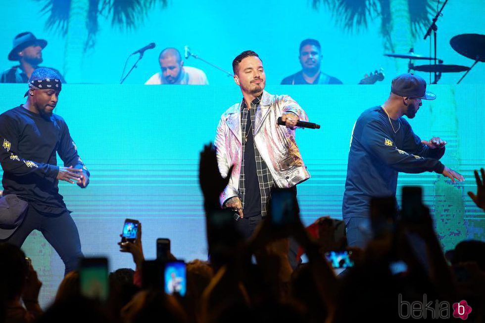 J Balvin de concierto