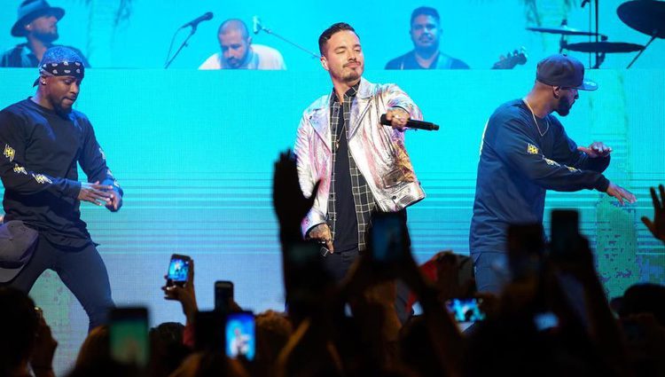 J Balvin de concierto