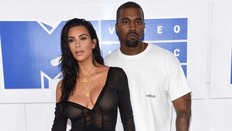 Kim Kardashian y Kanye West en los VMA's 2016