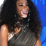 Winnie Harlow posa en la alfombra roja de los VMA's 2016