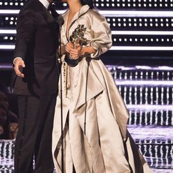 Rihanna y Drake se besan en la entrega del premio a la cantante