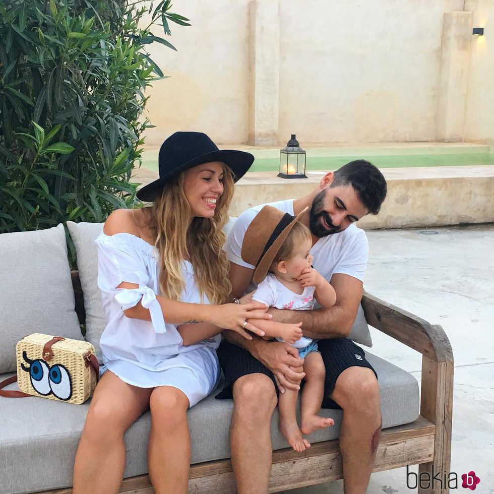 Yoli y Jonathan ('GH15') de vacaciones con Valeria en La Alquería de Vilches