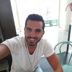 Suso (GH 16) haciéndose un selfie